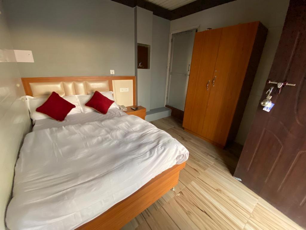 Hotel Kjs Inn Bahasi Exterior photo